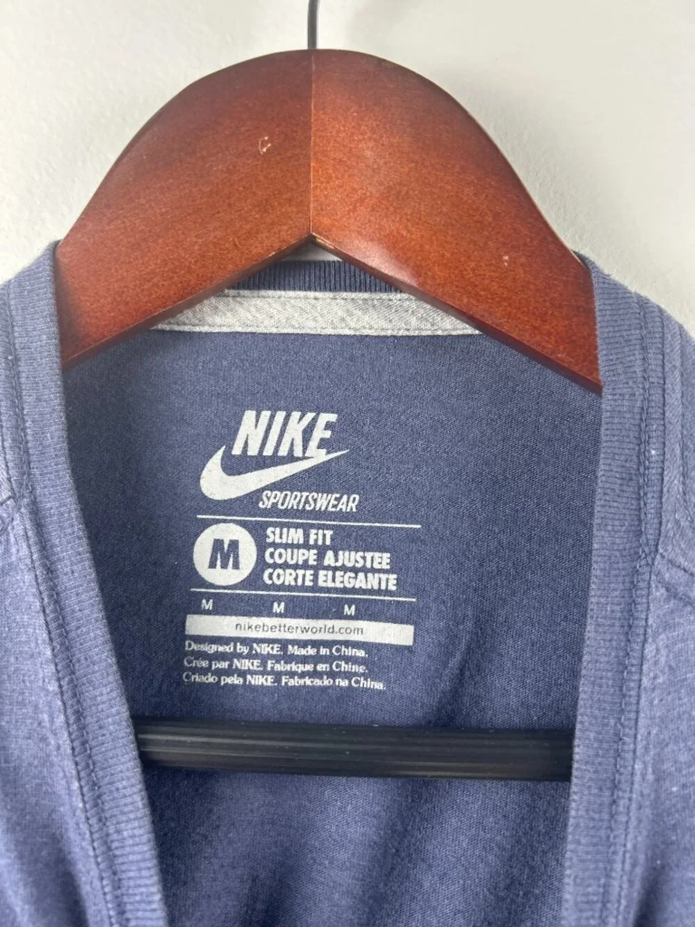 Nike Sportswear Slim Fit Navy Blue Logo Tee Unisex Medium